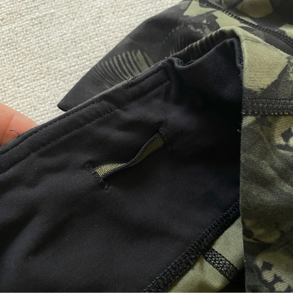 LULULEMON Pace Rival Army Green Camo Butterfly Crop 22” Leggings  Size 4 - Picture 12 of 15